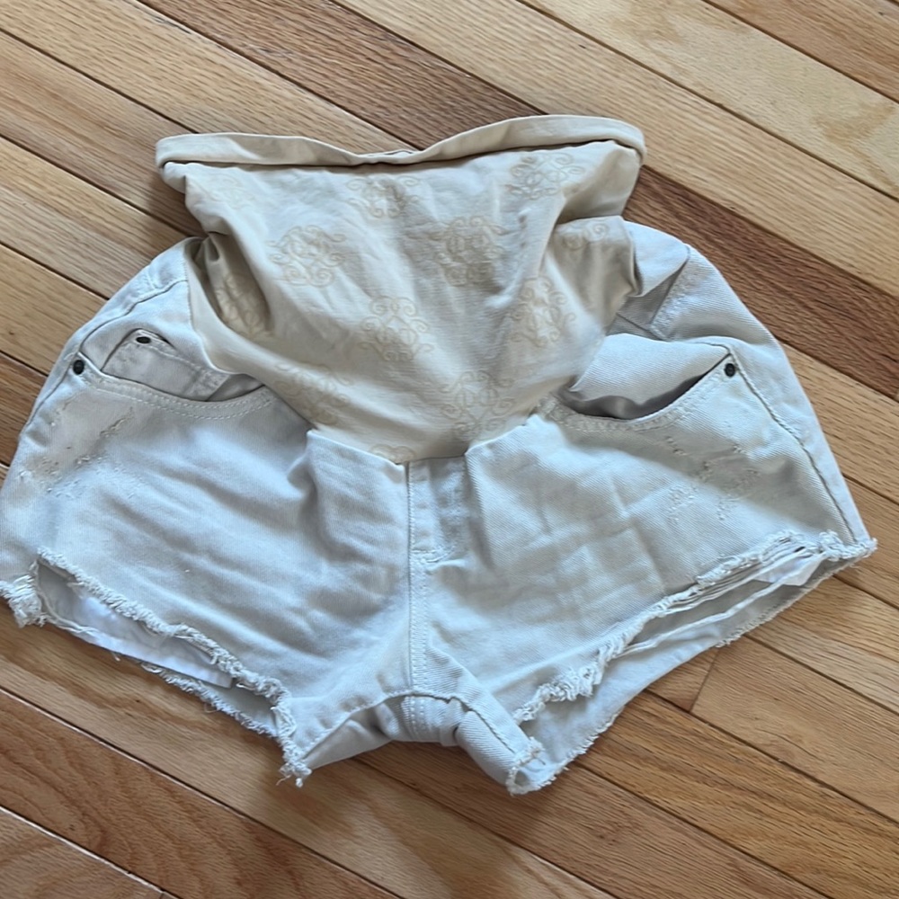 Jessica Simpson Maternity Tan Jean Shorts • Size Small